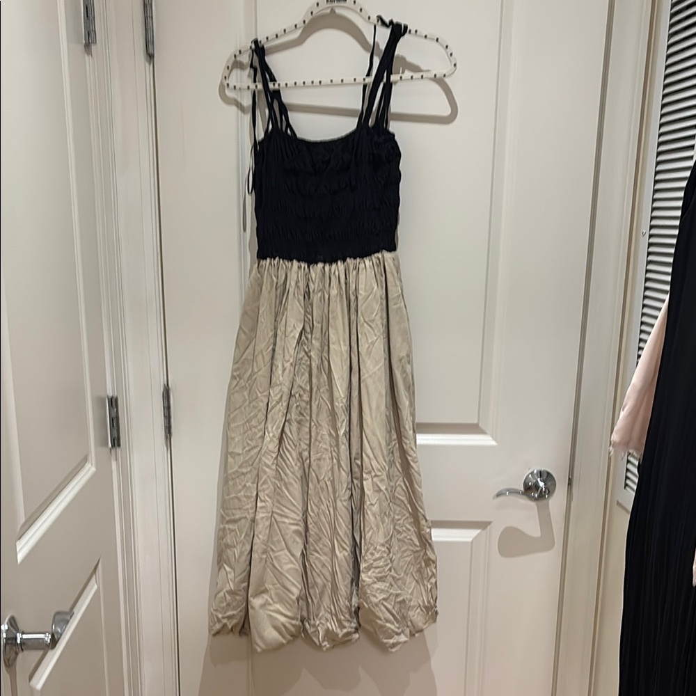 Black Ruched Bust Beige Balloon Skirt Dress